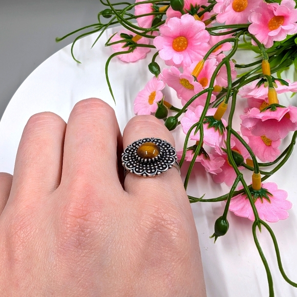 Tigers Eye Cabuchon Style Stone 925 Sterling Silver Plated Vintage Ring Size 9 - Picture 2 of 4